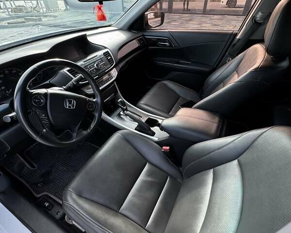 Белый Хонда Аккорд, объемом двигателя 2.4 л и пробегом 128 тыс. км за 11500 $, фото 11 на Automoto.ua