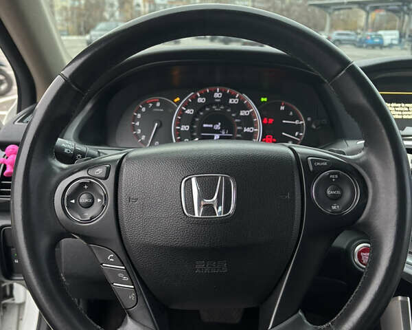 Белый Хонда Аккорд, объемом двигателя 2.36 л и пробегом 180 тыс. км за 13000 $, фото 54 на Automoto.ua