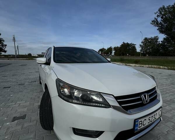 Белый Хонда Аккорд, объемом двигателя 2.4 л и пробегом 128 тыс. км за 11500 $, фото 20 на Automoto.ua