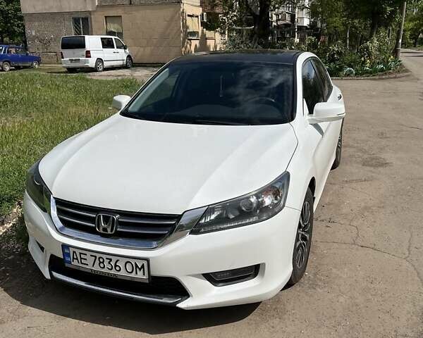 Белый Хонда Аккорд, объемом двигателя 2.36 л и пробегом 108 тыс. км за 11000 $, фото 3 на Automoto.ua