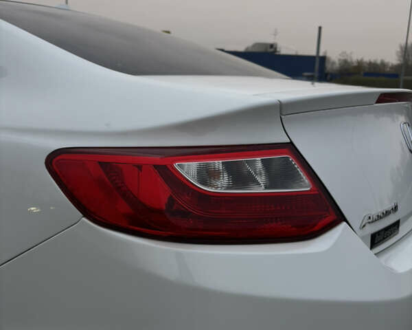 Белый Хонда Аккорд, объемом двигателя 2.36 л и пробегом 180 тыс. км за 13000 $, фото 25 на Automoto.ua