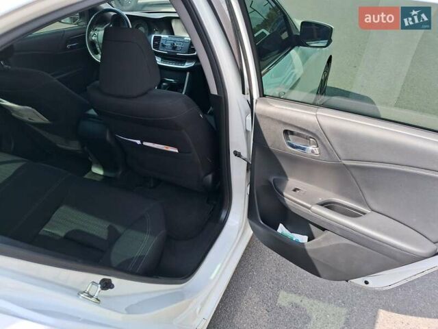 Білий Хонда Аккорд, об'ємом двигуна 2.4 л та пробігом 126 тис. км за 12500 $, фото 25 на Automoto.ua