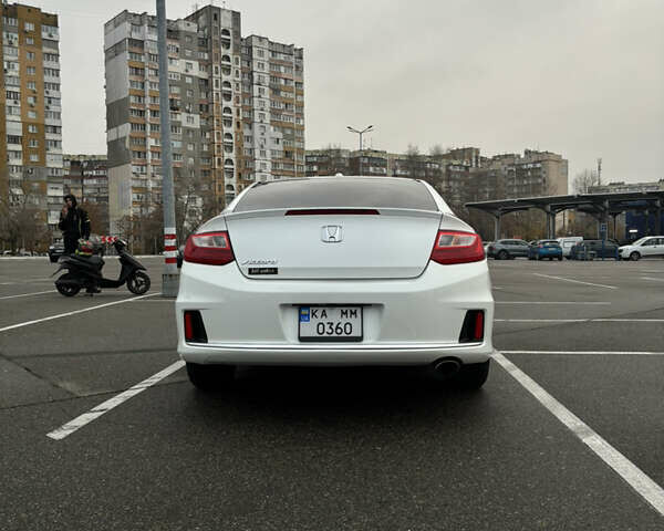 Белый Хонда Аккорд, объемом двигателя 2.36 л и пробегом 180 тыс. км за 13000 $, фото 5 на Automoto.ua