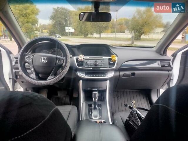 Хонда Аккорд 2015 в Каменское - Днепродзержинск на Automoto.ua Белый Хонда Аккорд, объемом двигателя 2.36 л и пробегом 204 тыс. км за 12500 $, фото 2 на Automoto.ua