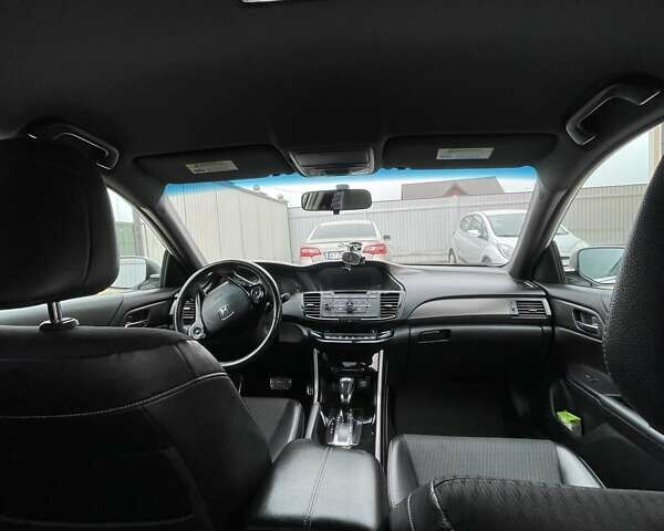 Белый Хонда Аккорд, объемом двигателя 2.36 л и пробегом 150 тыс. км за 13900 $, фото 6 на Automoto.ua