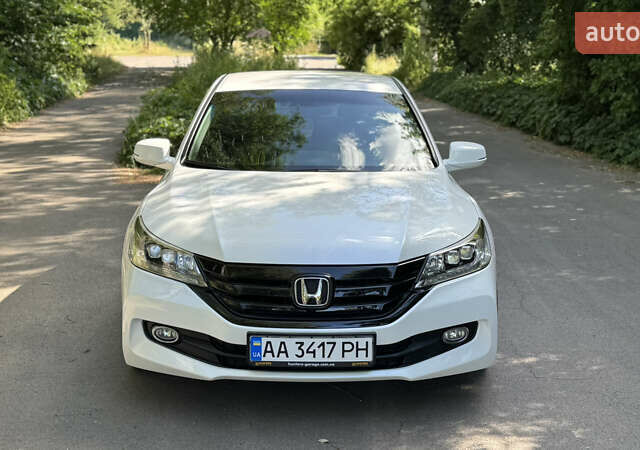 Белый Хонда Аккорд, объемом двигателя 2.35 л и пробегом 46 тыс. км за 17500 $, фото 7 на Automoto.ua