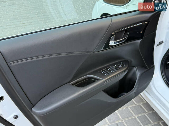 Білий Хонда Аккорд, об'ємом двигуна 2.4 л та пробігом 136 тис. км за 15600 $, фото 48 на Automoto.ua