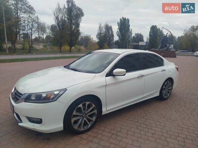 Хонда Аккорд 2015 в Каменское - Днепродзержинск на Automoto.ua Белый Хонда Аккорд, объемом двигателя 2.36 л и пробегом 204 тыс. км за 12500 $, фото 6 на Automoto.ua