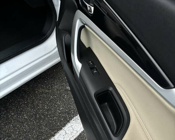 Белый Хонда Аккорд, объемом двигателя 2.36 л и пробегом 180 тыс. км за 13000 $, фото 44 на Automoto.ua