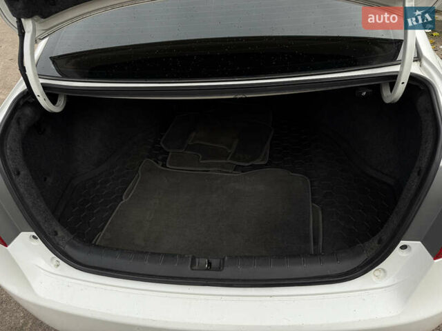 Білий Хонда Аккорд, об'ємом двигуна 2.36 л та пробігом 200 тис. км за 11300 $, фото 9 на Automoto.ua