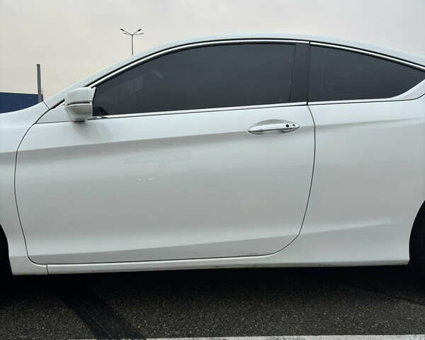 Белый Хонда Аккорд, объемом двигателя 2.36 л и пробегом 180 тыс. км за 13000 $, фото 27 на Automoto.ua