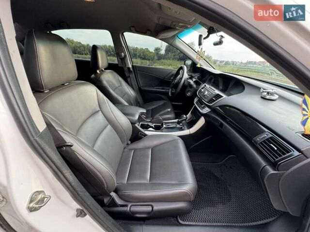 Белый Хонда Аккорд, объемом двигателя 2.4 л и пробегом 128 тыс. км за 11500 $, фото 17 на Automoto.ua
