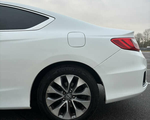 Белый Хонда Аккорд, объемом двигателя 2.36 л и пробегом 180 тыс. км за 13000 $, фото 26 на Automoto.ua