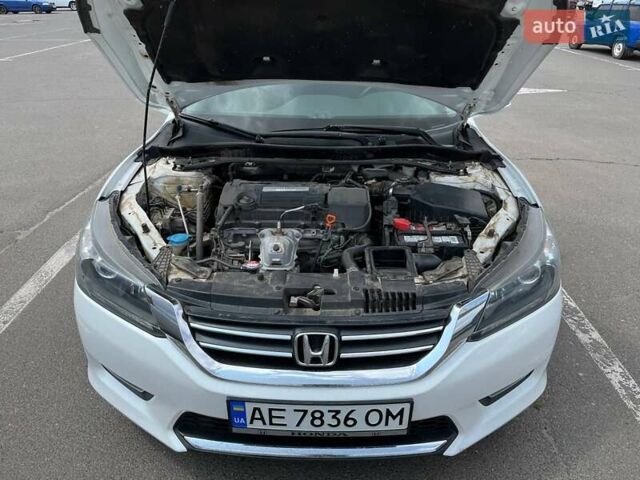 Белый Хонда Аккорд, объемом двигателя 2.36 л и пробегом 108 тыс. км за 11000 $, фото 8 на Automoto.ua