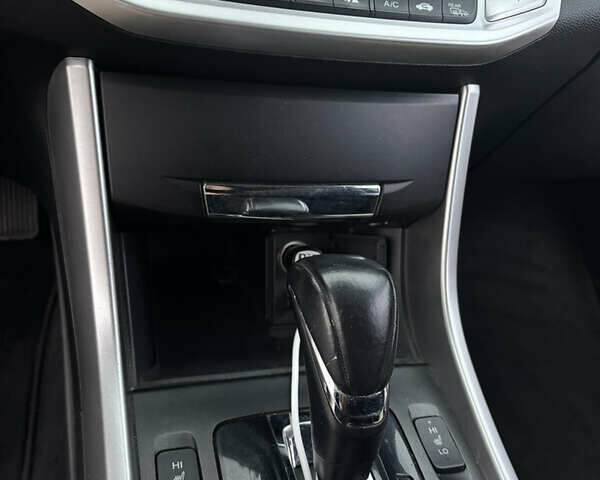 Белый Хонда Аккорд, объемом двигателя 2.36 л и пробегом 180 тыс. км за 13000 $, фото 52 на Automoto.ua