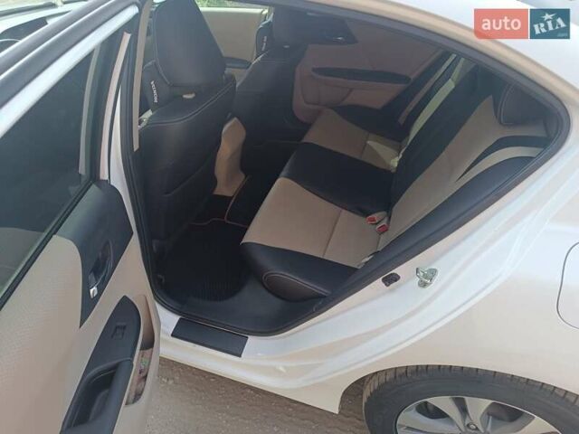 Білий Хонда Аккорд, об'ємом двигуна 2.36 л та пробігом 190 тис. км за 12200 $, фото 1 на Automoto.ua