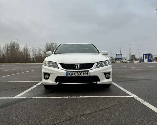 Белый Хонда Аккорд, объемом двигателя 2.36 л и пробегом 180 тыс. км за 13000 $, фото 1 на Automoto.ua