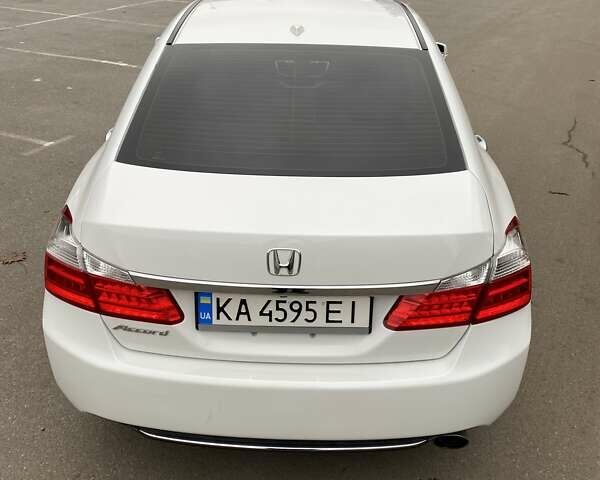 Білий Хонда Аккорд, об'ємом двигуна 2.35 л та пробігом 159 тис. км за 15000 $, фото 1 на Automoto.ua