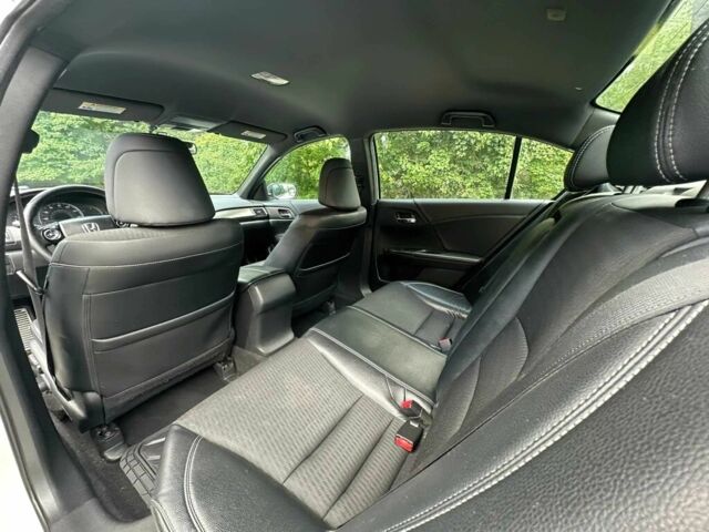 Белый Хонда Аккорд, объемом двигателя 2.4 л и пробегом 70 тыс. км за 9000 $, фото 11 на Automoto.ua