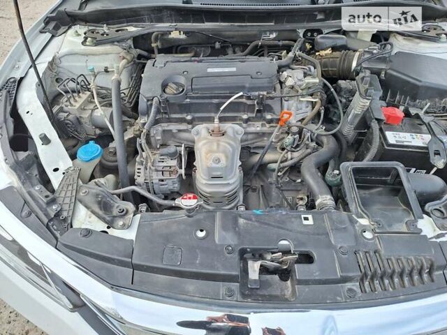 Белый Хонда Аккорд, объемом двигателя 2.36 л и пробегом 104 тыс. км за 15000 $, фото 5 на Automoto.ua
