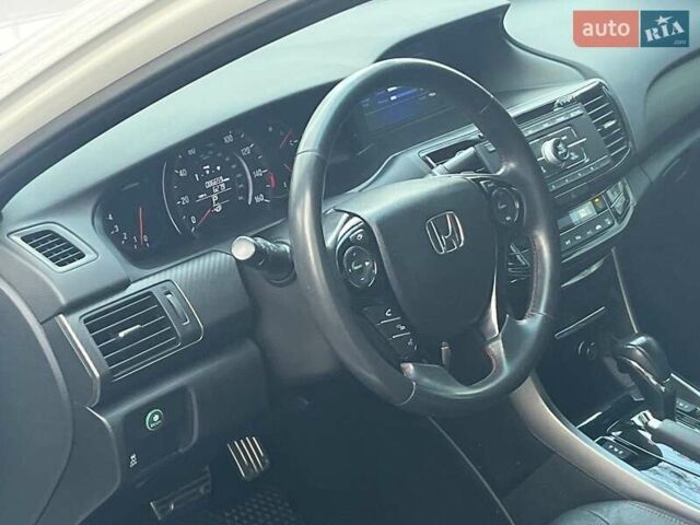 Білий Хонда Аккорд, об'ємом двигуна 2.4 л та пробігом 138 тис. км за 16990 $, фото 29 на Automoto.ua
