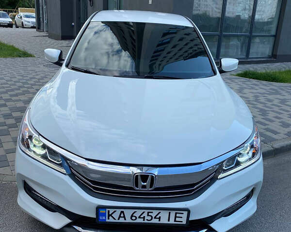 Белый Хонда Аккорд, объемом двигателя 2.36 л и пробегом 171 тыс. км за 10900 $, фото 2 на Automoto.ua