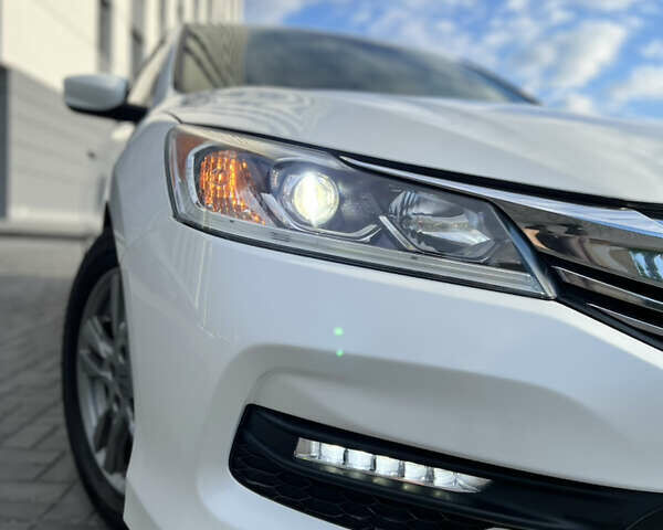 Белый Хонда Аккорд, объемом двигателя 2.4 л и пробегом 150 тыс. км за 12700 $, фото 14 на Automoto.ua