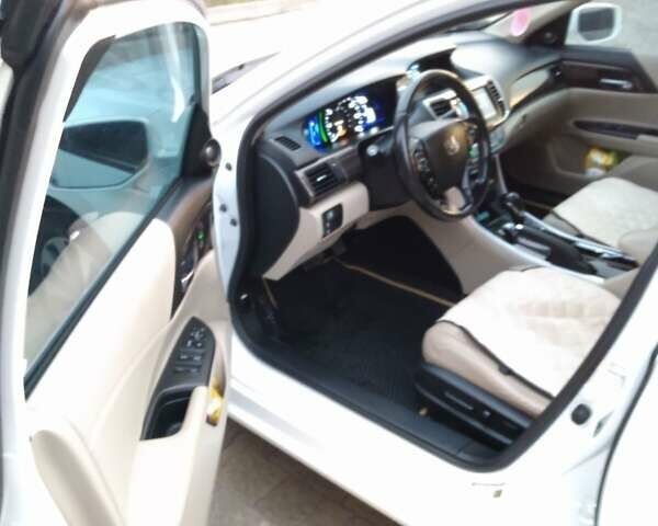 Белый Хонда Аккорд, объемом двигателя 2 л и пробегом 150 тыс. км за 16700 $, фото 8 на Automoto.ua