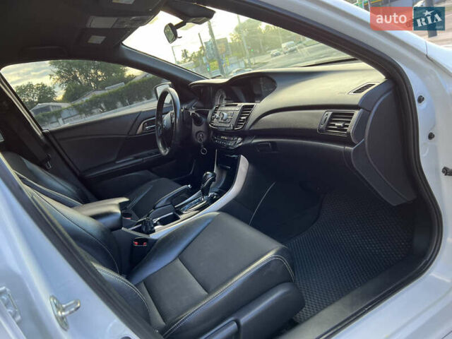 Белый Хонда Аккорд, объемом двигателя 2.4 л и пробегом 150 тыс. км за 12700 $, фото 24 на Automoto.ua