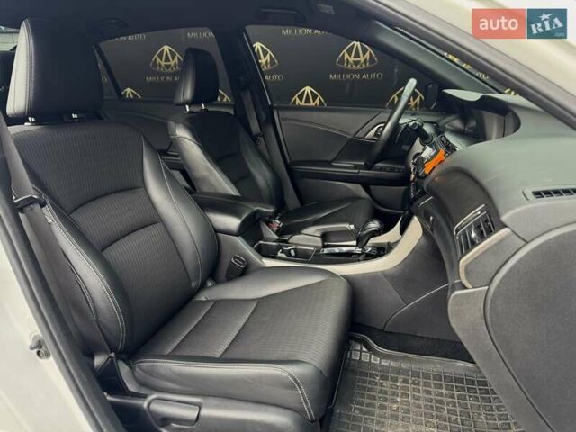 Белый Хонда Аккорд, объемом двигателя 2.36 л и пробегом 141 тыс. км за 13200 $, фото 11 на Automoto.ua