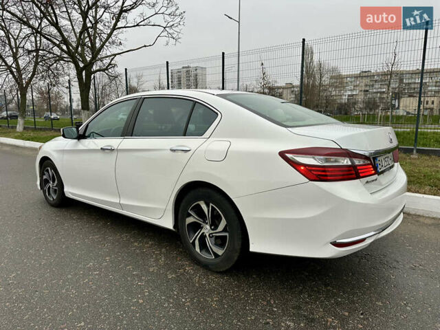 Белый Хонда Аккорд, объемом двигателя 2.35 л и пробегом 187 тыс. км за 12990 $, фото 3 на Automoto.ua