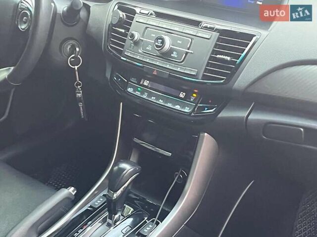 Білий Хонда Аккорд, об'ємом двигуна 2.4 л та пробігом 138 тис. км за 16990 $, фото 17 на Automoto.ua