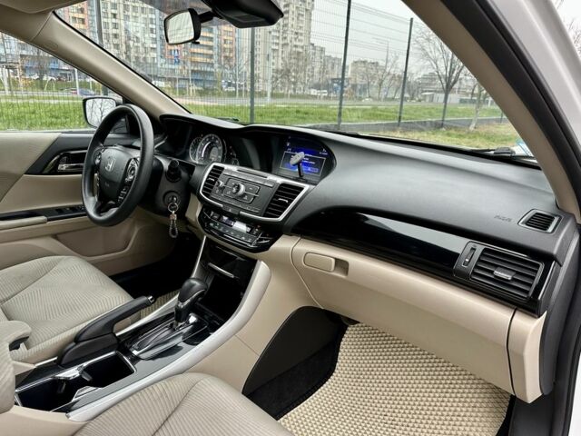 Белый Хонда Аккорд, объемом двигателя 2.4 л и пробегом 187 тыс. км за 12990 $, фото 17 на Automoto.ua