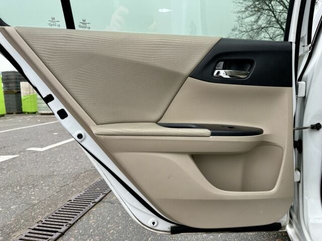 Белый Хонда Аккорд, объемом двигателя 2.4 л и пробегом 187 тыс. км за 12990 $, фото 16 на Automoto.ua