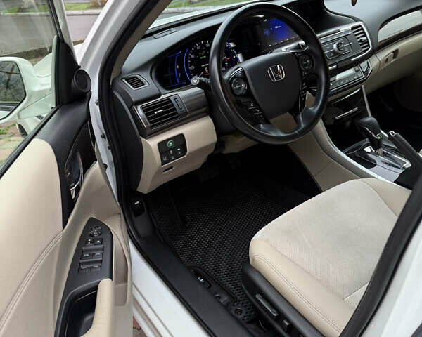 Белый Хонда Аккорд, объемом двигателя 1.99 л и пробегом 85 тыс. км за 16500 $, фото 18 на Automoto.ua