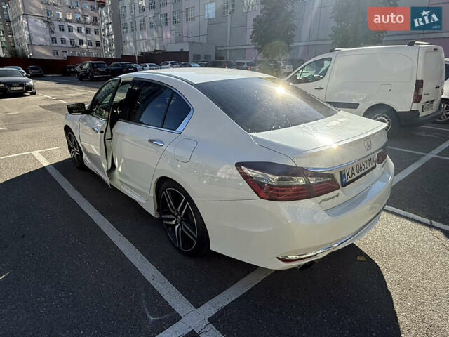 Белый Хонда Аккорд, объемом двигателя 2.36 л и пробегом 175 тыс. км за 13700 $, фото 1 на Automoto.ua