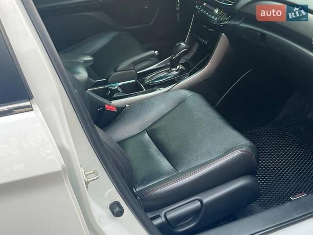 Білий Хонда Аккорд, об'ємом двигуна 2.4 л та пробігом 138 тис. км за 16990 $, фото 16 на Automoto.ua