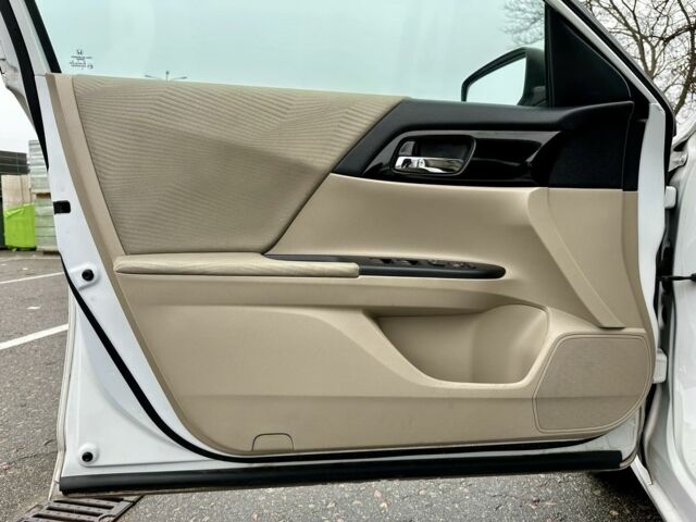 Белый Хонда Аккорд, объемом двигателя 2.4 л и пробегом 187 тыс. км за 12990 $, фото 12 на Automoto.ua