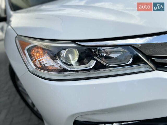 Белый Хонда Аккорд, объемом двигателя 2.4 л и пробегом 150 тыс. км за 12700 $, фото 11 на Automoto.ua