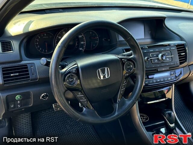 Білий Хонда Аккорд, об'ємом двигуна 2.4 л та пробігом 229 тис. км за 12500 $, фото 6 на Automoto.ua