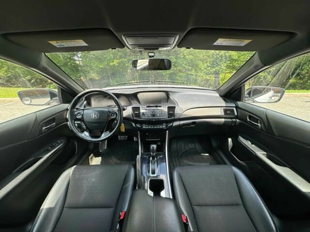 Белый Хонда Аккорд, объемом двигателя 2.4 л и пробегом 70 тыс. км за 9000 $, фото 7 на Automoto.ua