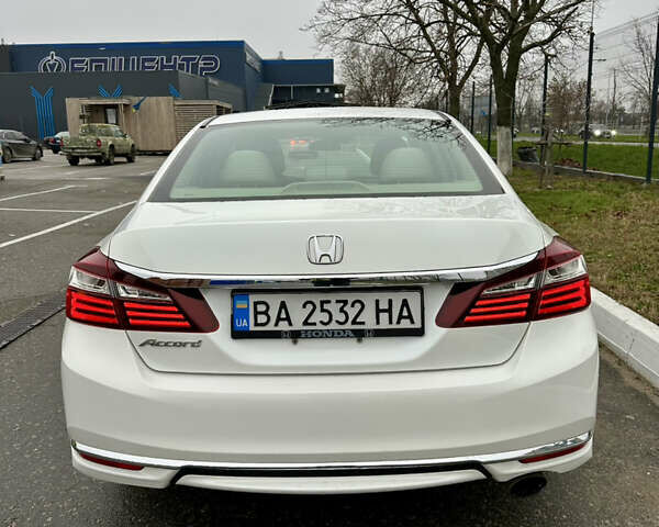 Белый Хонда Аккорд, объемом двигателя 2.35 л и пробегом 187 тыс. км за 12990 $, фото 7 на Automoto.ua