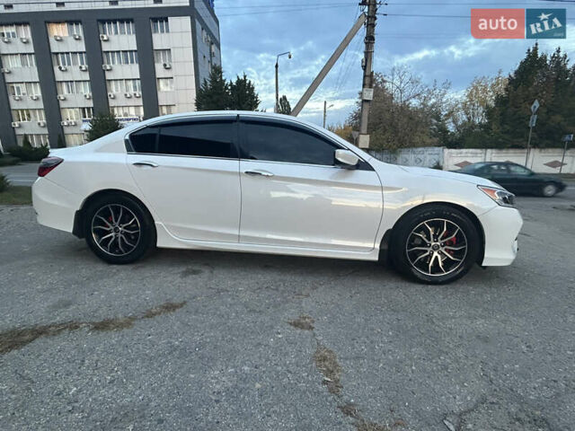 Белый Хонда Аккорд, объемом двигателя 2.35 л и пробегом 142 тыс. км за 14700 $, фото 2 на Automoto.ua