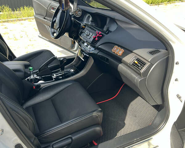 Белый Хонда Аккорд, объемом двигателя 2.4 л и пробегом 175 тыс. км за 13900 $, фото 47 на Automoto.ua