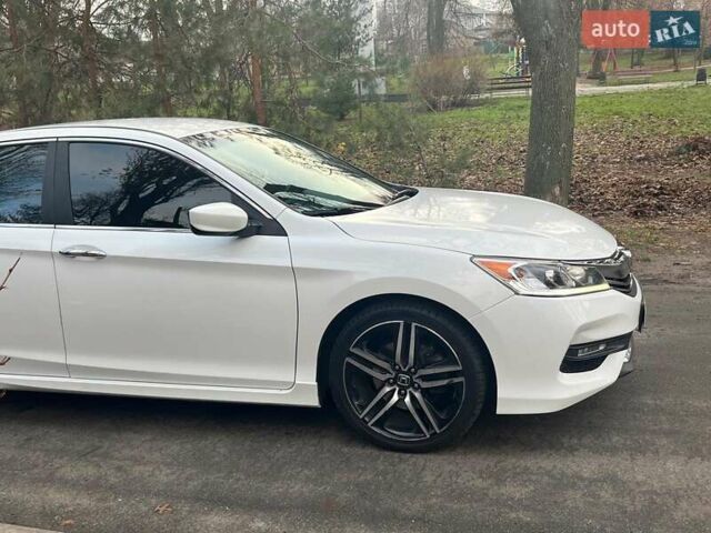 Білий Хонда Аккорд, об'ємом двигуна 2.4 л та пробігом 138 тис. км за 16990 $, фото 13 на Automoto.ua