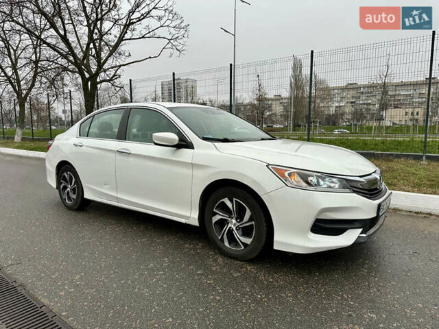 Белый Хонда Аккорд, объемом двигателя 2.35 л и пробегом 187 тыс. км за 12990 $, фото 2 на Automoto.ua