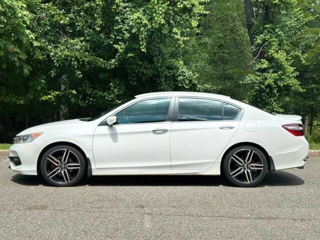 Белый Хонда Аккорд, объемом двигателя 2.4 л и пробегом 70 тыс. км за 9000 $, фото 3 на Automoto.ua