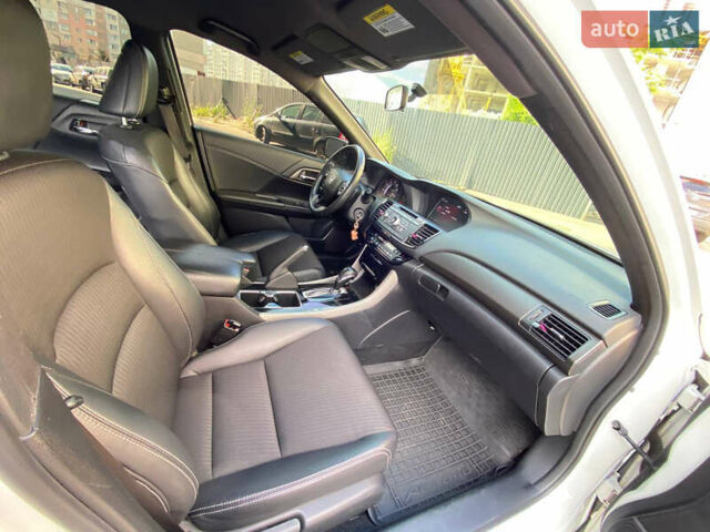 Белый Хонда Аккорд, объемом двигателя 2.36 л и пробегом 171 тыс. км за 10900 $, фото 18 на Automoto.ua