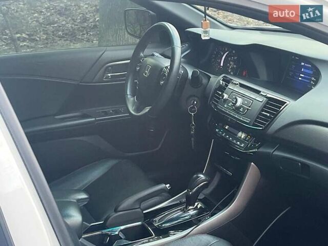 Білий Хонда Аккорд, об'ємом двигуна 2.4 л та пробігом 138 тис. км за 16990 $, фото 15 на Automoto.ua