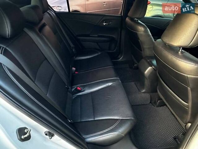 Белый Хонда Аккорд, объемом двигателя 2.36 л и пробегом 10 тыс. км за 15800 $, фото 14 на Automoto.ua